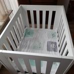 Stevige box, wit, met matras en boxkleed. 77 x99 cm., Ophalen of Verzenden, Zo goed als nieuw, Boxkleed