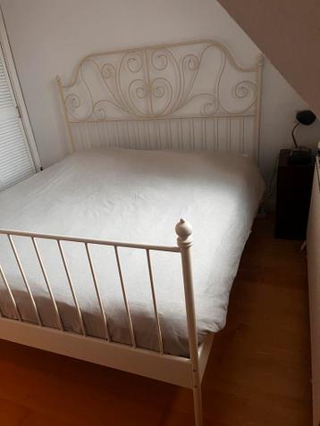 Ikea bedframe met lattenbodems - gratis af te halen - afbeelding 2