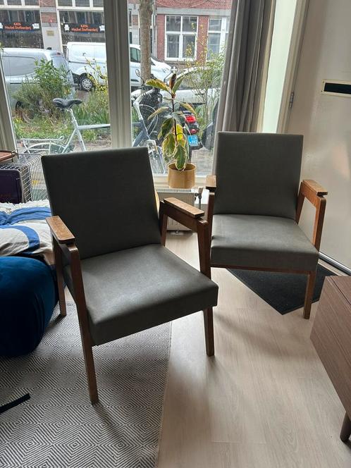 2 scandinavische retro lounge stoelen/fauteuils, Huis en Inrichting, Stoelen, Gebruikt, Twee, Hout, Grijs, Ophalen