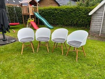 Eetkamer stoelen (4 stuks) beschikbaar voor biedingen