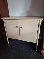 Leuk brocante kastje op hoge pootjes, Ophalen