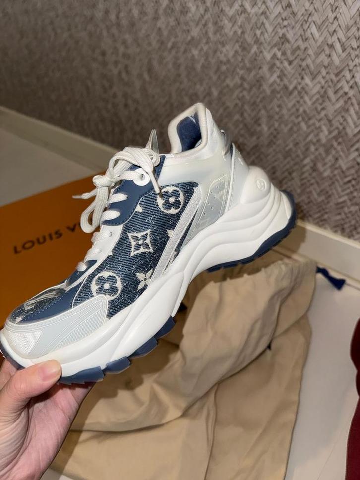 Louis Vuitton Run 55 sneaker (36), Kleding | Dames, Schoenen, Zo goed als nieuw, Sneakers of Gympen, Blauw, Ophalen of Verzenden