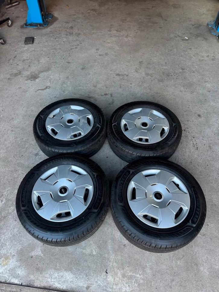 Ford Transit Custom Velgen+Goodyear Banden (2023), Auto-onderdelen, Banden en Velgen, Banden en Velgen, Zomerbanden, 16 inch, 215 mm