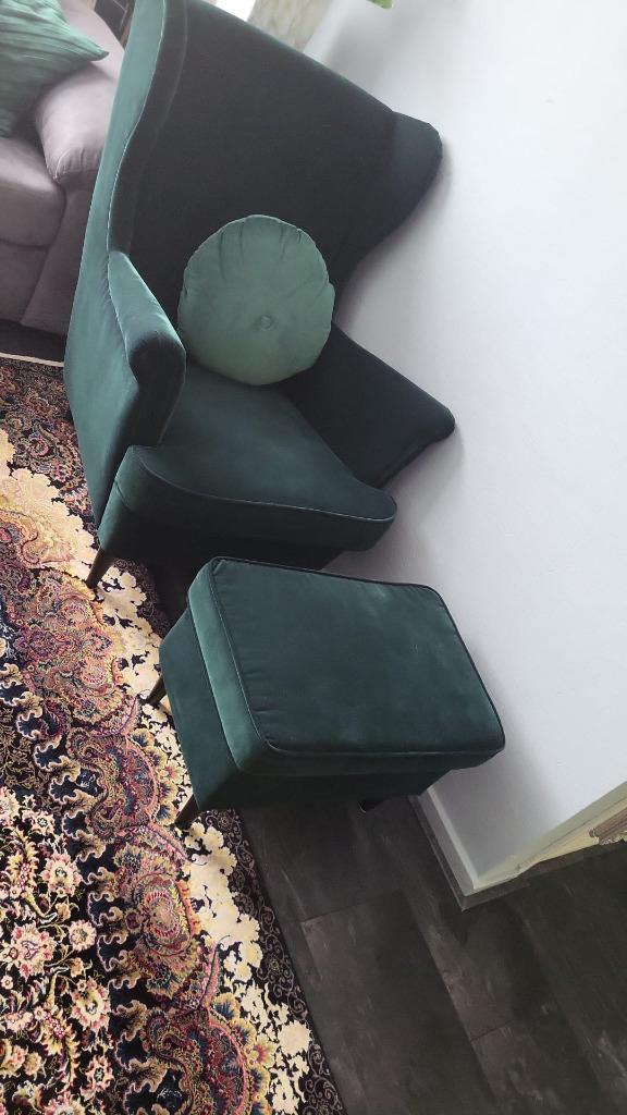 Groene zitbank + poef – comfortabel en stijlvol, Huis en Inrichting, Banken | Complete zithoeken, Zo goed als nieuw, Stof, Ophalen