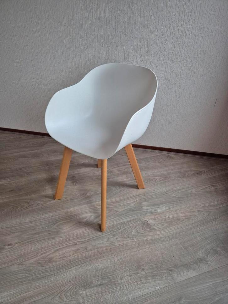 Mooie kuipstoel, Huis en Inrichting, Stoelen, Zo goed als nieuw, Eén, Hout, Kunststof, Wit, Ophalen