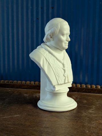 Biscuit beeld - Buste van een Priester beschikbaar voor biedingen