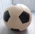 Unieke Design Montis Playtime leren poef voetbal, Ophalen of Verzenden, Zo goed als nieuw, Rond, Leer