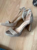 Hoge hakken - gedragen, Kleding | Dames, Pumps, Verzenden, Beige, Gedragen