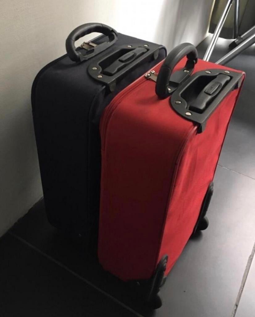 Rode koffer 48x32cm uitschuifbare handgreep, Sieraden, Tassen en Uiterlijk, Koffers, Gebruikt, Overige materialen, Minder dan 50 cm
