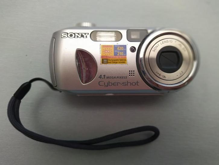 digitale fotocamera Sony DSC-P72, Audio, Tv en Foto, Fotocamera's Digitaal, Zo goed als nieuw, Compact, Sony, 8 keer of meer, Ophalen of Verzenden