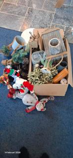 Doos vol met decoratie voor in huis, Ophalen