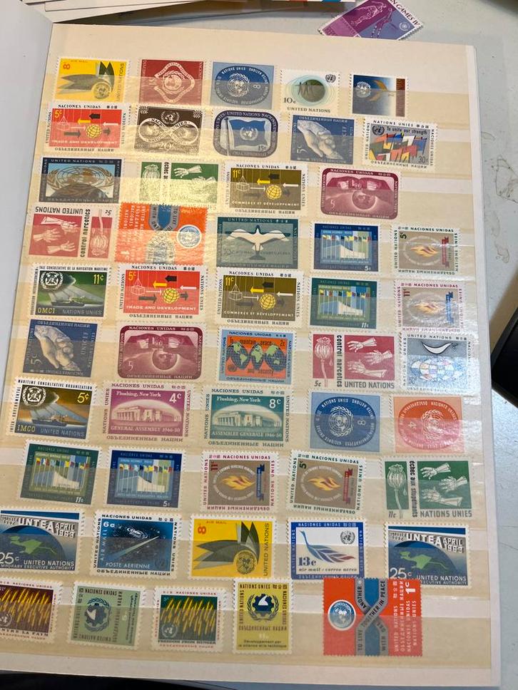 Albun met Verzameling VN Postzegels - Diverse Uitgiften, Postzegels en Munten, Postzegels | Volle albums en Verzamelingen, Nederland en Buitenland