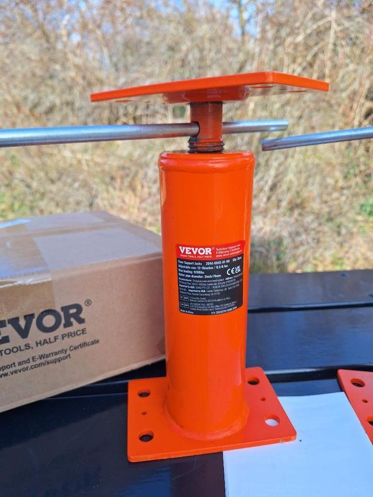 Te koop draadspindelkrikken, één keer gebruikt., Doe-het-zelf en Verbouw, Gereedschap | Overige machines, Zo goed als nieuw, Ophalen