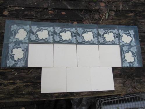 37 Prachtige jugendstil randtegels warmgrijs met witte roos, Antiek en Kunst, Antiek | Wandborden en Tegels, Ophalen