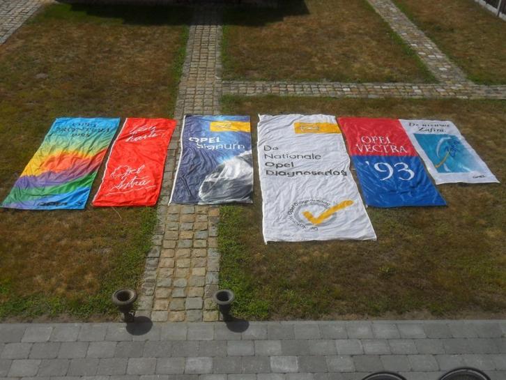 Originele opel banners vlaggen (jaren 90) 2 + 1 GRATIS, Verzamelen, Automerken, Motoren en Formule 1, Zo goed als nieuw, Auto's