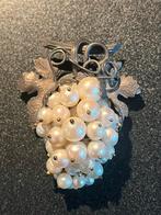 Vintage Druiven Broche met Parels, Sieraden, Tassen en Uiterlijk, Broches, 4 tot 7 cm, Gebruikt, Verzenden, Met parel