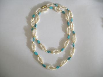 Een Lange Zoetwater Parel ketting met Turquoise edelstenen beschikbaar voor biedingen