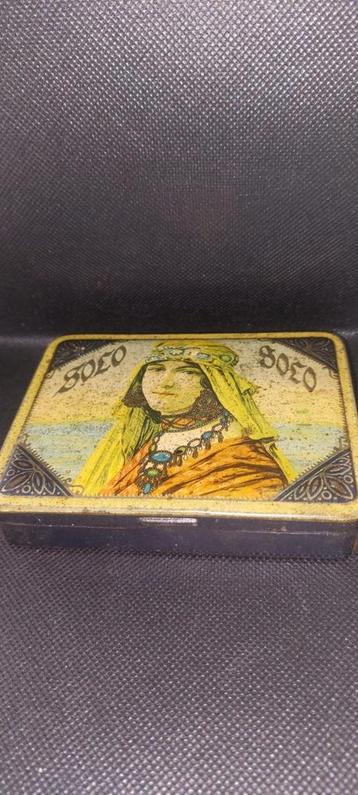 Leuk oud sigaren blikje . beschikbaar voor biedingen