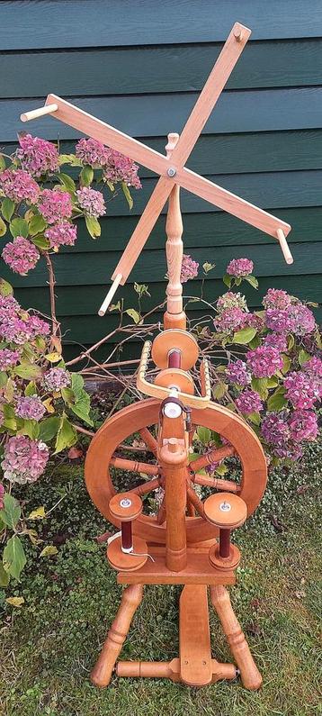 Wernekinck Spinnewiel met Wolhaspel en 3 Klossen beschikbaar voor biedingen
