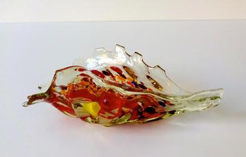 Glazen schelp gedraaide vorm helder rood geel zwart 4871-g beschikbaar voor biedingen