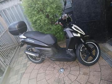 Agm scooter met weinig km 2400 beschikbaar voor biedingen