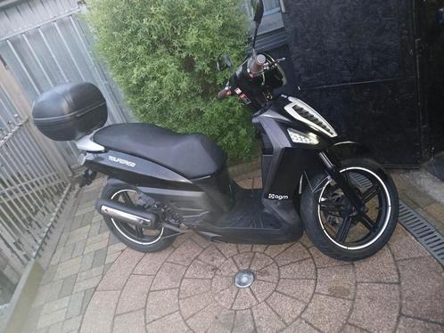 Agm scooter met weinig km 2400, Fietsen en Brommers, Snorfietsen en Snorscooters, Gebruikt, Overige merken, Ophalen