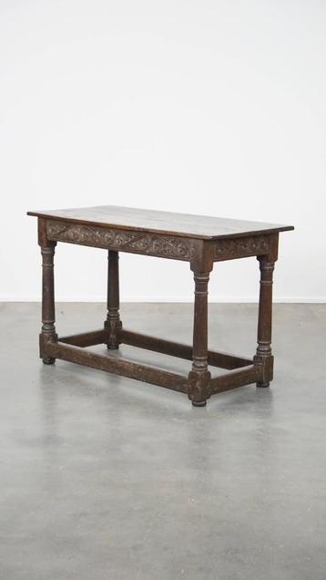 Antieke Engelse side table/haltafel uit begin 18e eeuw beschikbaar voor biedingen
