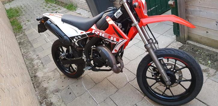 RIEJU MRT 50 schakel brommer 50 cc zo goed als nieuw 2023, Fietsen en Brommers, Brommers | Derbi, Zo goed als nieuw, Ophalen