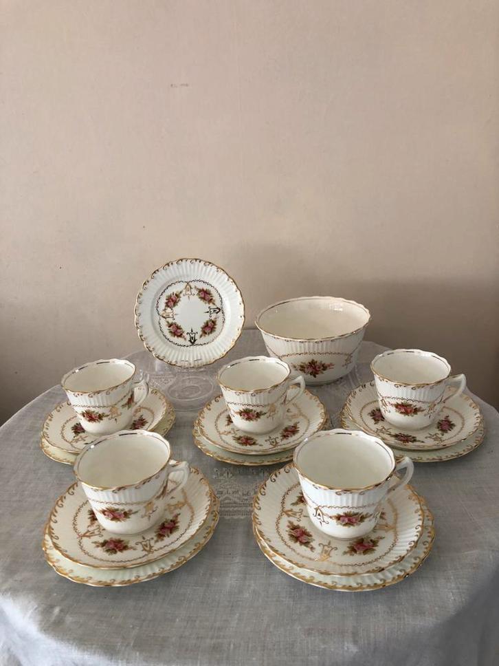 Antiek theeservies met rozenmotief, Antiek en Kunst, Antiek | Servies compleet, Ophalen of Verzenden