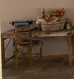 Mooie indiase markttafel met antiek stoeltje, Huis en Inrichting, Tafels | Sidetables, Ophalen, 50 tot 100 cm, Zo goed als nieuw