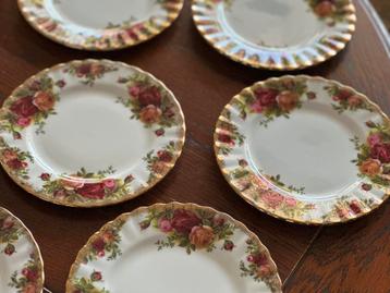 Vijf Royal Albert Old Country Rose gebaksbordjes beschikbaar voor biedingen