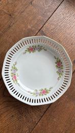 Vintage porseleinen schaal opengewerkt bloemen, Ophalen of Verzenden