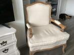 Stijlvolle fauteuil met houten frame en stoffen bekleding, Ophalen, Minder dan 75 cm, Zo goed als nieuw, 50 tot 75 cm