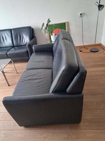 Mooie 3 en 2 zits Design bank beschikbaar voor biedingen