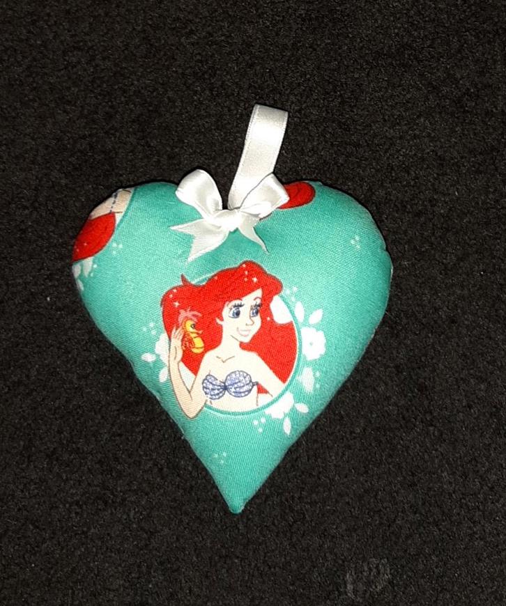 nieuw- Ariel de kleine zeemeermin hartje/ kasthanger, Kinderen en Baby's, Kinderkamer | Inrichting en Decoratie, Nieuw, Wanddecoratie