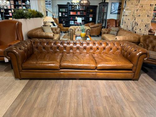 Stoere XL industriële Chesterfield 4 zits bank Cognac Bruin, Huis en Inrichting, Banken | Bankstellen, Zo goed als nieuw, 200 tot 250 cm