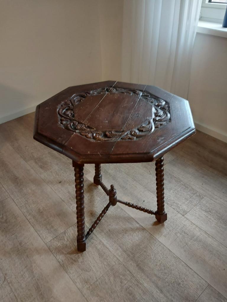 Handgesneden vintage bijzettafel, Bobbin tafel, Ophalen