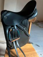 Kieffer dressuurzadel 17,5 inch medium boom, Dieren en Toebehoren, Paarden en Pony's | Zadels, Ophalen, Zo goed als nieuw, Dressuur