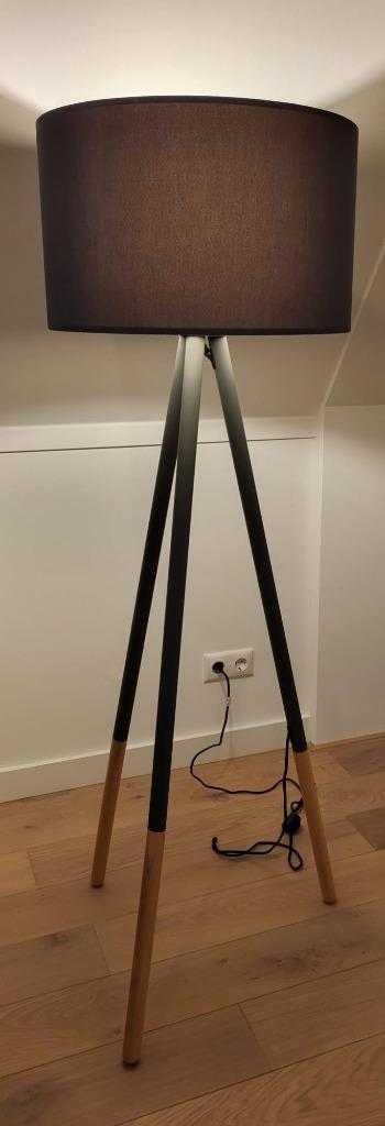 Zuiver Vloerlamp Highland Antraciet, Huis en Inrichting, Lampen | Vloerlampen, Zo goed als nieuw, 150 tot 200 cm, Hout, Stof, Ophalen