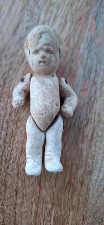 Antiek popje  beschikbaar voor biedingen