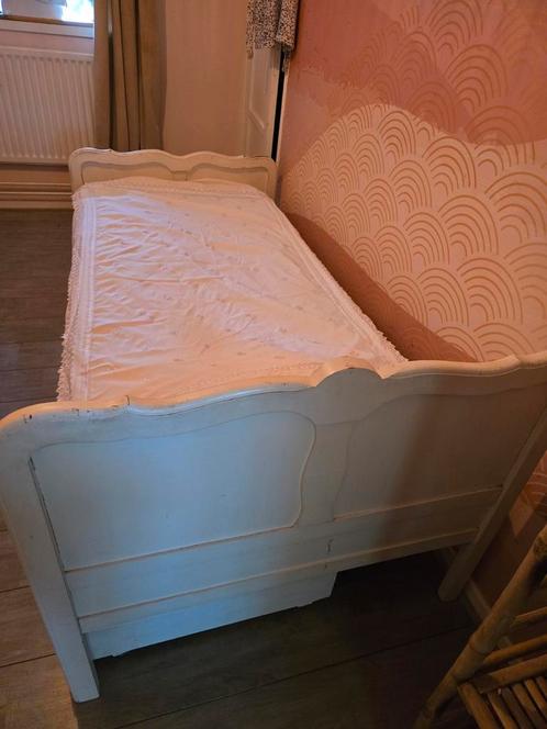 Brocante eenpersoonsbed met nachtkastje en bedladen, Huis en Inrichting, Slaapkamer | Bedden, Gebruikt, Eenpersoons, 90 cm, 200 cm
