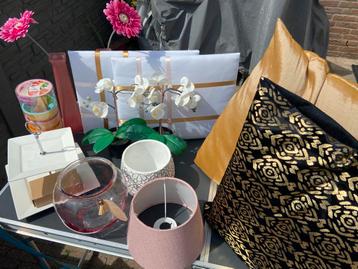 Rommelmarkt spullen beschikbaar voor biedingen