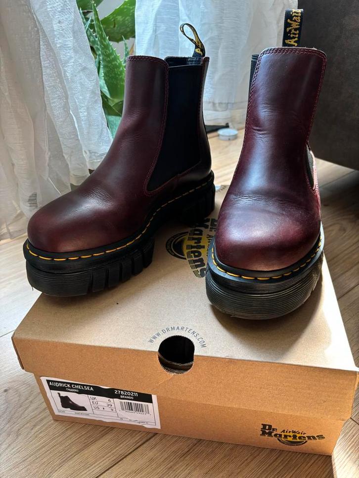 ZGAN: Dr Martens Audrick Chelsea Cherry, Kleding | Dames, Schoenen, Nieuw, Lage of Enkellaarzen, Rood, Ophalen of Verzenden