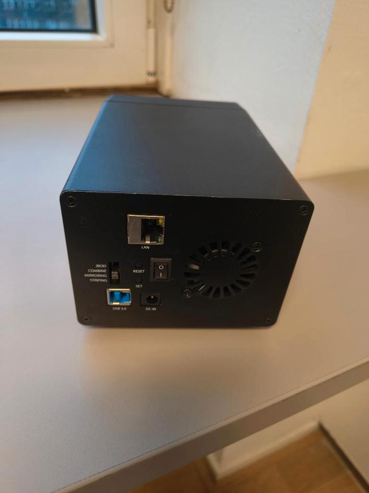 RAID externe HDD behuizing met netwerk NAS, Computers en Software, Overige Computers en Software, Zo goed als nieuw, Ophalen