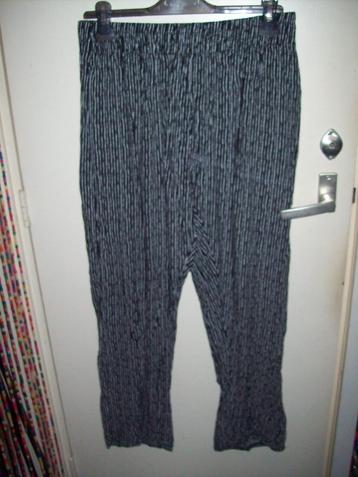 Dunne Zomer Broek zw/wit (L)44  beschikbaar voor biedingen