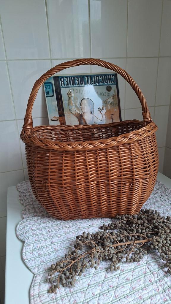 Fraaie rieten boodschappenmand uit Frankrijk., Huis en Inrichting, Woonaccessoires | Schalen en Manden, Zo goed als nieuw, Mand