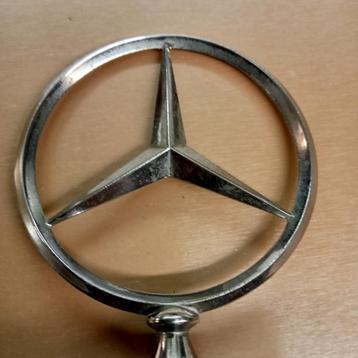 Mercedes ster beschikbaar voor biedingen