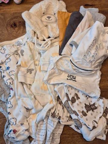 Set unisex kleertjes, maat 62 beschikbaar voor biedingen