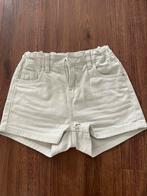 Korte broek licht groen Hema maat 134-140 zgan, Broek, Meisje, Ophalen of Verzenden, Zo goed als nieuw