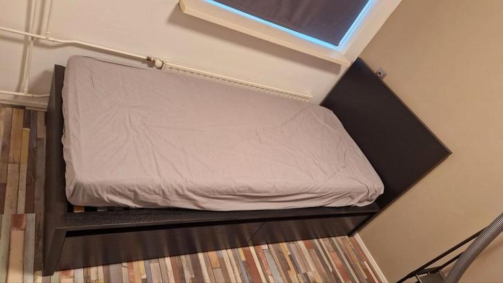 Ikea Malm bed met lattenbodem en matras, Huis en Inrichting, Slaapkamer | Bedden, Zo goed als nieuw, Eenpersoons, 90 cm, 200 cm